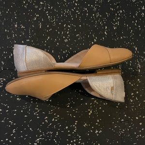 Toms flat slip on shoes size 7W